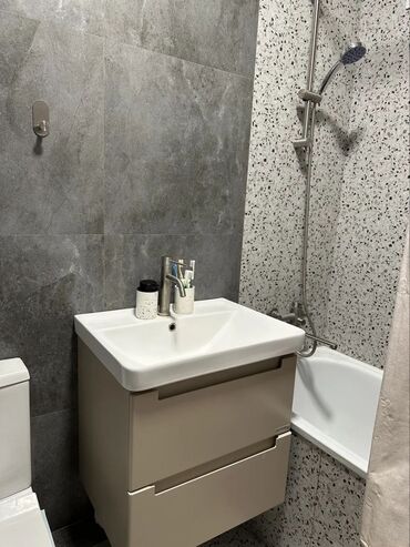 недостроенные дома в бишкеке: 1 комната, 43 м², Индивидуалка, 3 этаж, Евроремонт