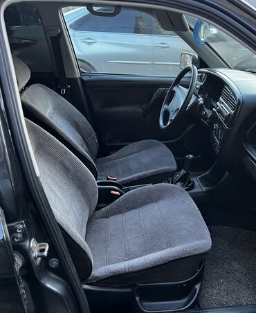 Volkswagen: Volkswagen Vento: 1993 г., 2 л, Механика, Бензин, Седан — 8