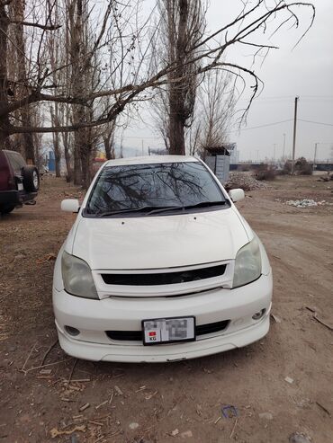 Toyota: Toyota ist: 2002 г., 1.5 л, Автомат, Бензин, Хэтчбэк — 2