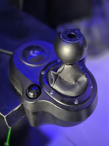xbox logitech g920: Satılır Logitech G29 tam oyun dəsti. Dəstə daxildir: - Logitech G29 — 5