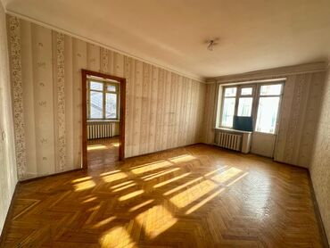 квартира в центре города бишкек: 4 бөлмө, 95 кв. м, Жеке план, 4 кабат, Эски ремонт