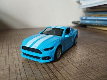 oyuncaq dəmir maşınlar: Ford Mustang oyuncaq maşın satılır.Barter var