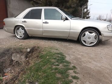 обмен машины: Mercedes-Benz W124: 1985 г., 2.2 л, Механика, Бензин, Van