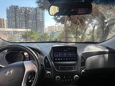 bora: Hyundai ix35, qara rəng, benzinli krossover. Xüsusiyyətlər: - — 5