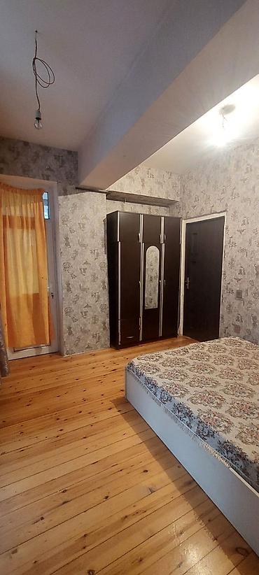 at südü: Xırdalanda At Heykəlinin yanında 2 otaqlı əşyalı mənzil kirayə — 5