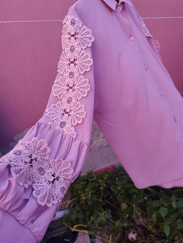 Tuflilər: Ayyaqqabilarin 2 si 30 azn donlarin.hamisi birlimde 50 azn Qadın geyim — 4