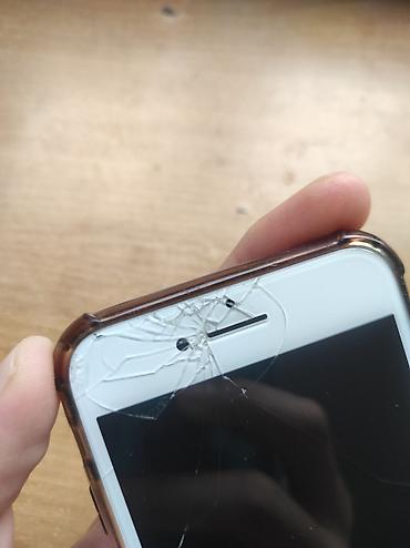 Apple iPhone: IPhone 8, Б/у, 64 ГБ, Белый, Чехол, 72 % — 5