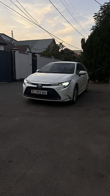 corola: Toyota Corolla: 2022 г., 1.8 л, Вариатор, Гибрид, Седан — 2
