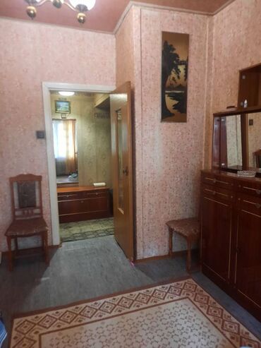 сдается 2 комнатная квартира город ош: 2 бөлмө, 56 кв. м, 105-серия, 1 кабат, Эски ремонт