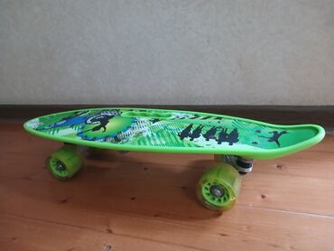 Информатика: Yaşıl penny board/skeytbord - Kompakt kruizer tipli skeytbord, şəhər