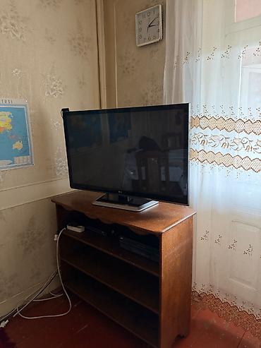 купить тв бу: Televizor LG 107 ekran krosnu aparatı antenası və altındakı şkafla — 1