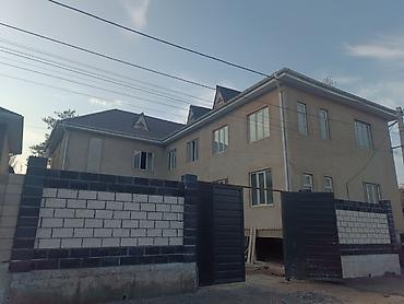 Продажа коттеджей и домов: Сдаётся капитальный двухэтажный дом на огороженном участке. Основные — 2