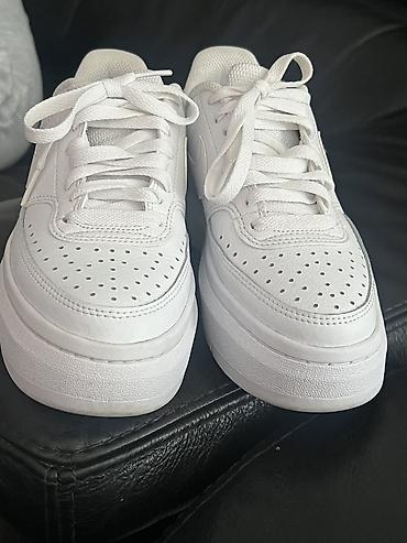 enex cipele: Nike ženske patike – beli kožni model sa povišenim đonom, broj 37 — 2