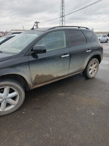 Nissan: Matoru vurub yigdirmaq lazim di Xüsusiyyətlər: - Kuzov: qara rəngli — 19