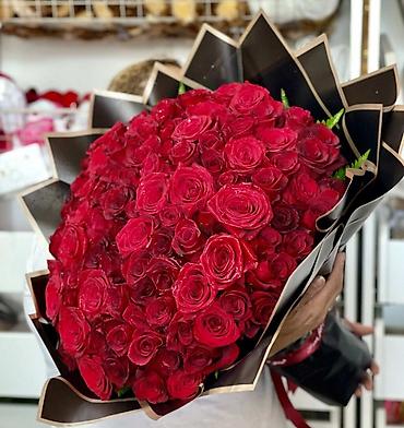Ruža: Buket crvenih ruža – elegantan aranžman - Luksuzan, bogat buket — 1