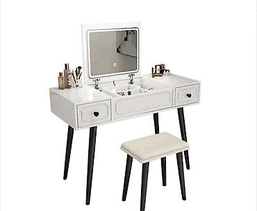 Stolovi: 09. Uredite svoj beauty kutak uz elegantan sto za šminkanje modernog — 2