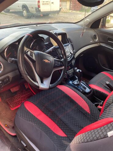 Chevrolet: Chevrolet Cruze – qırmızı sedan - Kuzov: 4 qapılı sedan, parlaq — 4