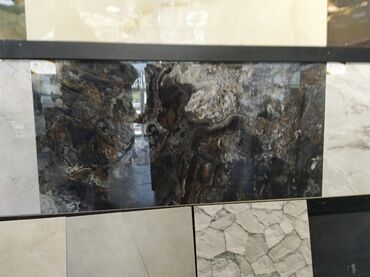metlax 60x60: Qara, boz və ağ çalarlarda olan bu keramik plitələr interyerinizə