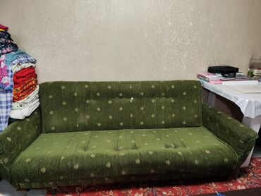 старый диван советский: Диван-кровать, цвет - Зеленый, Б/у