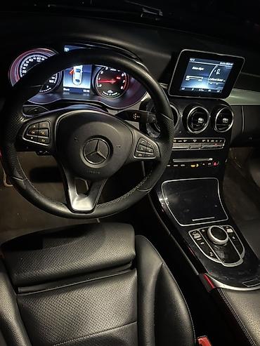 mercedes panel: Mercedes-Benz C-Class: 2 l | 2017 il Sedan — 5