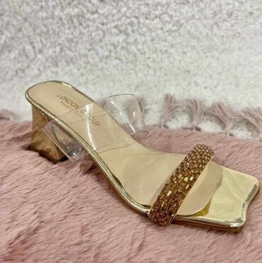 Sandale: AKCIJA
1700din.
roba sa Kosova — 6