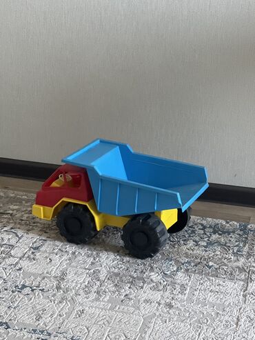 игрушичный пистолет: Грузовик 🚚,состояние машины отличное
