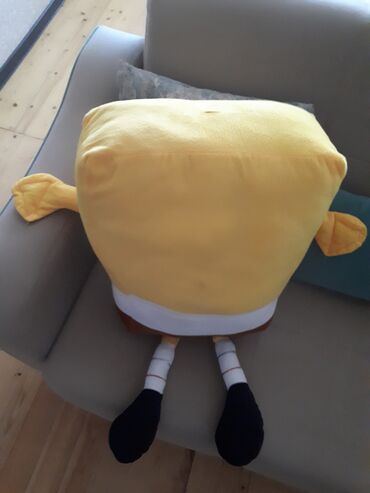 Oyuncaqlar: Yumuşaq oyuncaq 1) Qurbağa (gözünün rəngi bir az getdiyinə görə)- 8 — 7