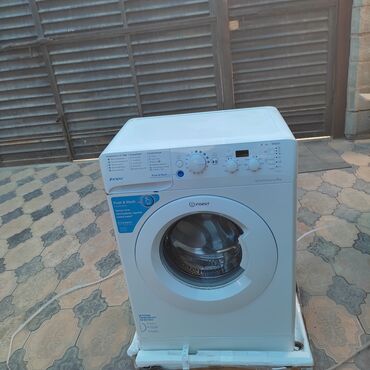 куплю стиральная машинка: Стиральная машина Indesit, Б/у, Автомат, До 6 кг, Компактная