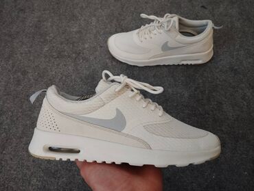 Botinkalar: Orginal Nike Olcu:40-41 qiymet: 40 azn (endirim yoxdu)