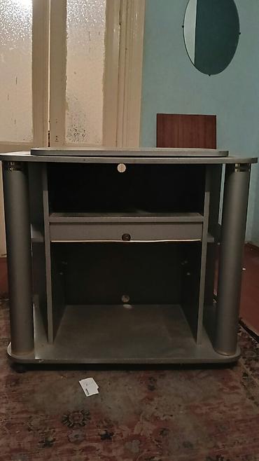 perla tv stend: Gümüşü rəngdə TV/mediastend - Material: laminat taxta, metal — 1