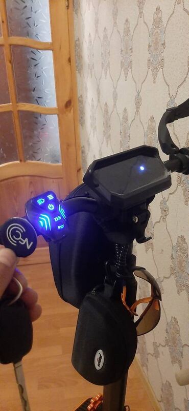 Elektrikli samokatlar: 2 aydır alınıb, pula ehtiyac olduğu üçün satılır. NFC ilə işləyir — 2