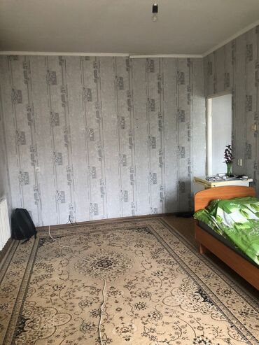 10 мкр квартира: Продаю 1-ю квартиру в 10 м-не, 105 серии, на 5 этаже из 5, угловая