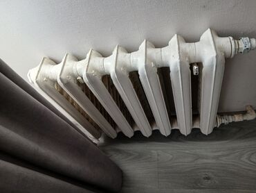 Divar kağızları: Seksiyalı Radiator Çuqun