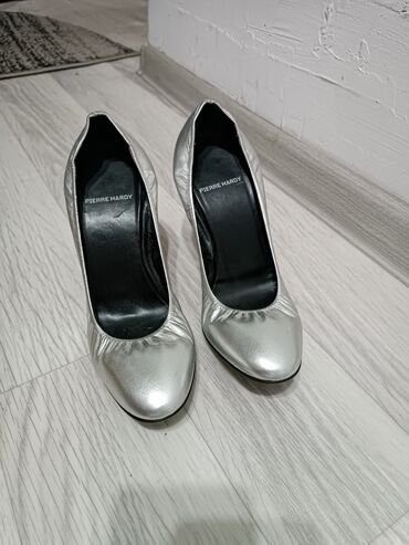 фирменные итальянские туфли: Туфли 40, цвет - Серебристый