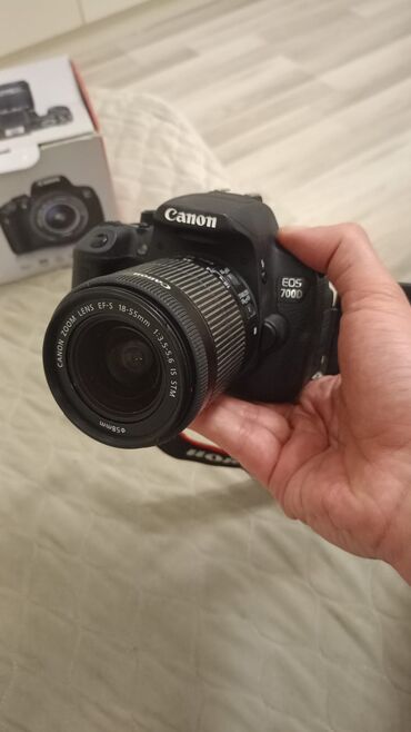 fotoapparat canon powershot sx410 is black: Canon EOS 700D