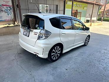 электричкская кара: Сдаю в аренду за день 3000 обьем 1.5 Гибрид Fit 2012 г правый руль — 4