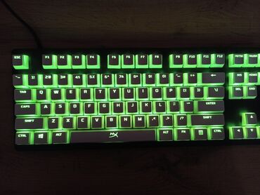 продаю клавиатуру: Продаю механическую клваиатуру Razer Huntsman tournament edition