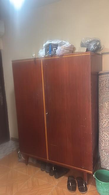 desmal: İki qapılı taxta paltar şkafı - Material: ağac/taxta, klassik tünd — 2