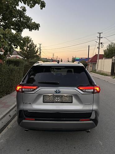 range rover 2017: Toyota RAV4: 2022 г., Автомат, Гибрид, Кроссовер — 3