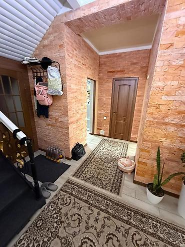 Продажа коттеджей и домов: 6 комнат и более, 220 м², 4 соток, Бишкек, Собственник — 16