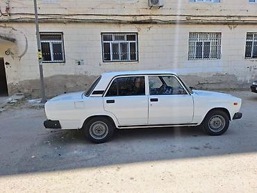 vaz disk: LADA 2107, ağ rəng, sedan kuzov. Xüsusiyyətlər: - Mexaniki sürətlər — 7