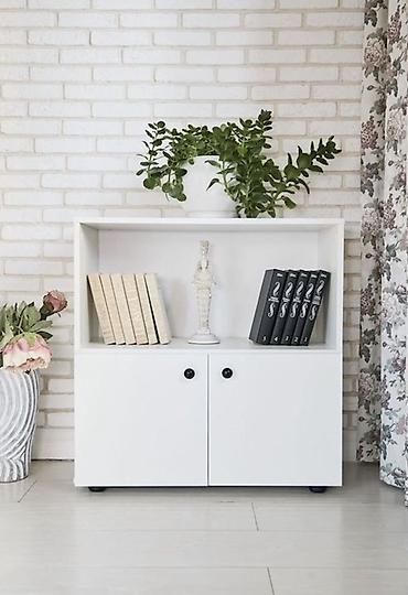 kitap rəfi: Ağ rəngli kompakt kitab və dekor şkafı - Dizayn: Minimalist, mat ağ — 1