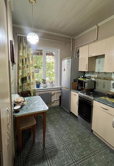 продаю квартиру чолпон ата: 2 комнаты, 48 м², 105 серия, 2 этаж, Косметический ремонт