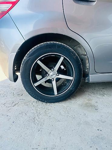 казан r15: Продаю 195/60/15 

 ватсапп — 3