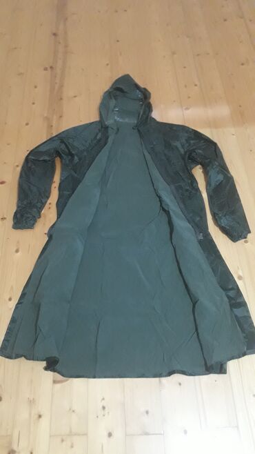 idman elcekleri: Yagis geyimi (дождевик), Ov ve bagiqciliq ucun cox elverislidir, su