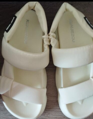 женские сандали adidas adilette: Yeni modeldi 45 AZNDİ 25 AZNE satılır endirim ile 37-38 ölçü gedir