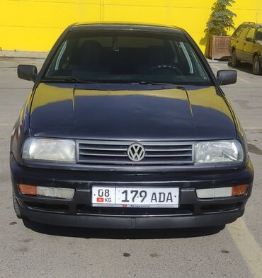 значки авто: Volkswagen Vento: 1993 г., 1.8 л, Механика, Бензин, Седан