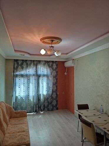 2 х комнатные квартиры: Masazirda qurtulusda 6/6 mertebesinde 2 otaqli ev iki ayin birden