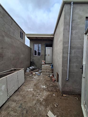 Həyət evləri və villaların satışı: Satılır: həyət evi Ümumi təsvir: - Bir mərtəbəli həyət evi, girişdə — 1