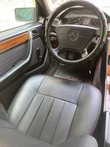 Mercedes-Benz: Mercedes-Benz 220: 1993 г., 2.2 л, Механика, Бензин, Седан — 5